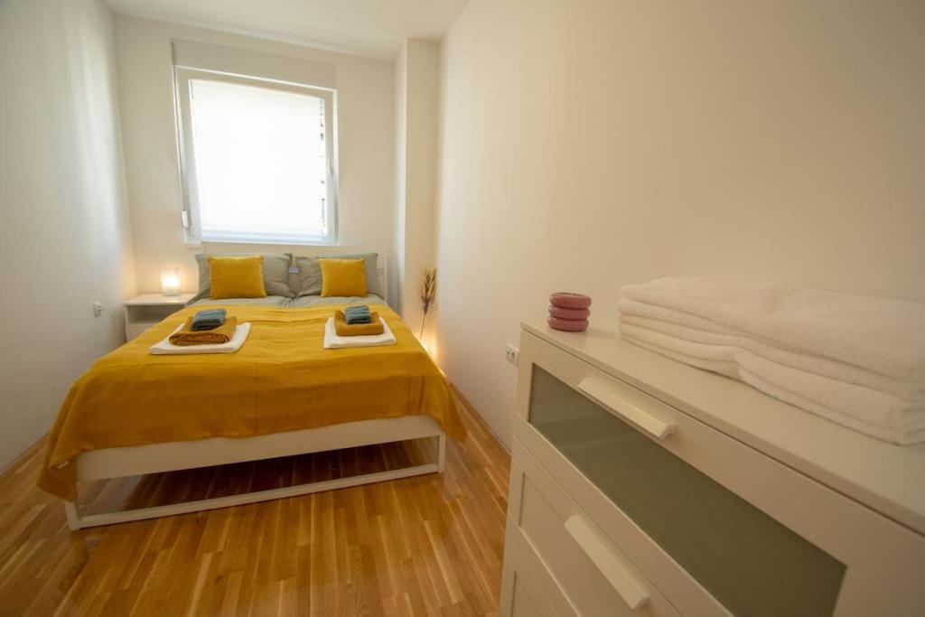 White Fields-Central 2-Bdrm Apartment With Parking نوفي ساد المظهر الخارجي الصورة